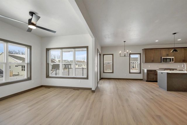 2362 WHISPERING WIND LANE, Green Bay, WI 54303