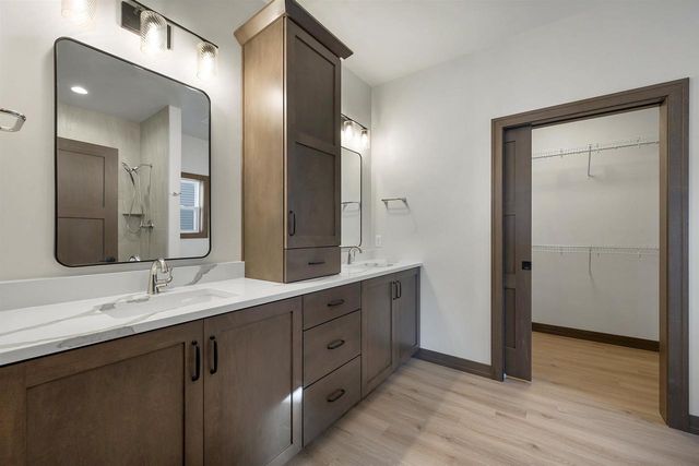 2362 WHISPERING WIND LANE, Green Bay, WI 54303