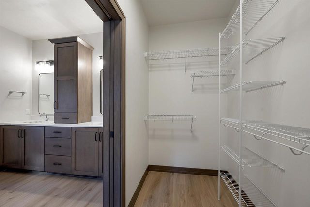 2362 WHISPERING WIND LANE, Green Bay, WI 54303