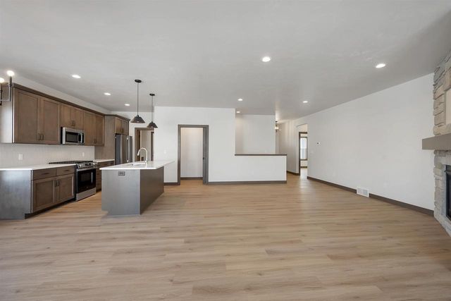 2362 WHISPERING WIND LANE, Green Bay, WI 54303