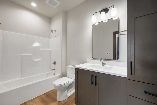 2362 WHISPERING WIND LANE, Green Bay, WI 54303