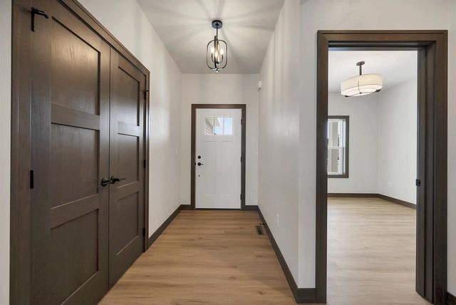 2362 WHISPERING WIND LANE, Green Bay, WI 54303