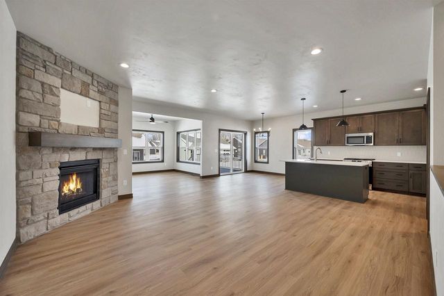 2362 WHISPERING WIND LANE, Green Bay, WI 54303