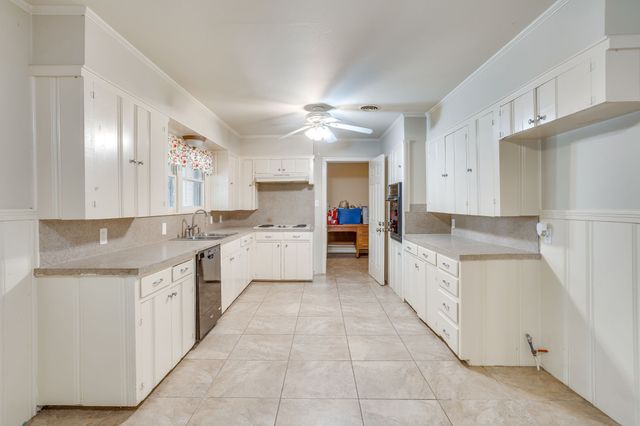 1325 W Water Street, Weatherford, TX 76086