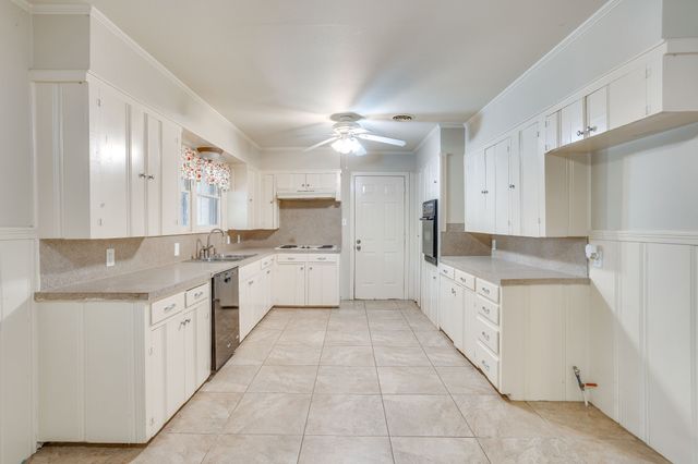 1325 W Water Street, Weatherford, TX 76086