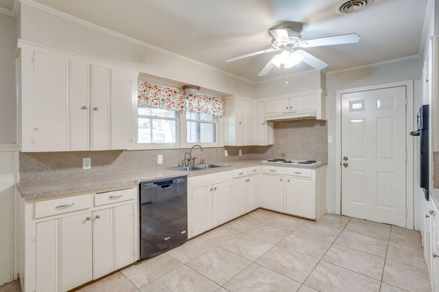 1325 W Water Street, Weatherford, TX 76086