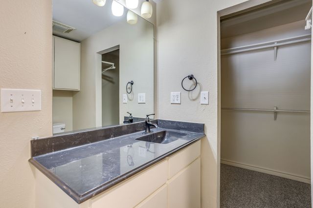 1325 W Water Street, Weatherford, TX 76086