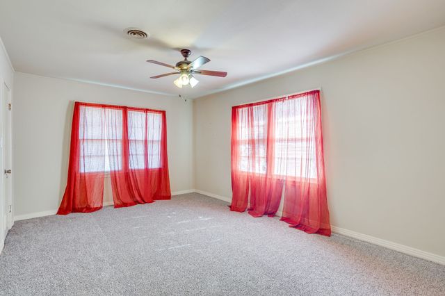 1325 W Water Street, Weatherford, TX 76086
