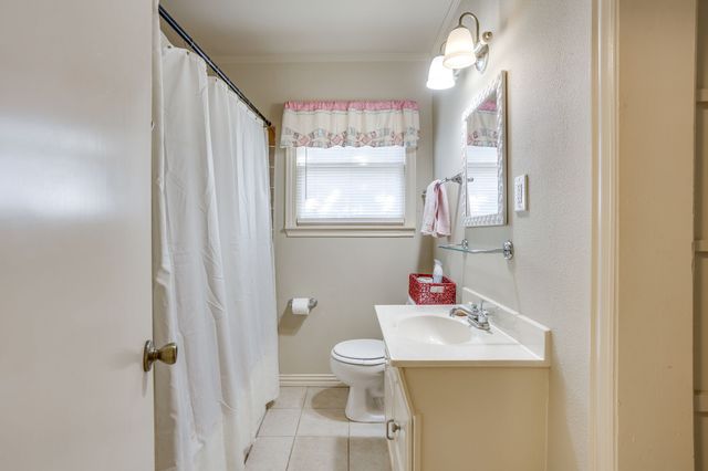 1325 W Water Street, Weatherford, TX 76086