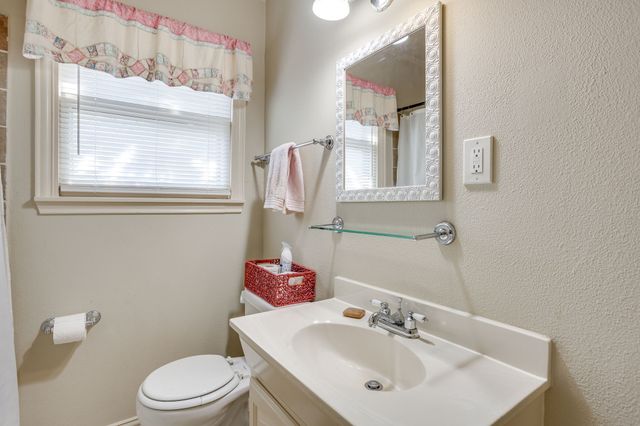 1325 W Water Street, Weatherford, TX 76086