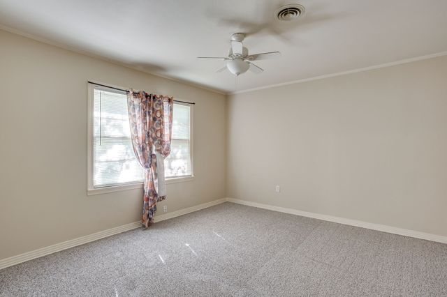 1325 W Water Street, Weatherford, TX 76086