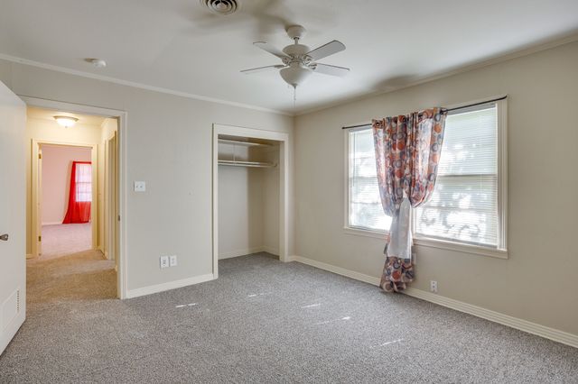 1325 W Water Street, Weatherford, TX 76086