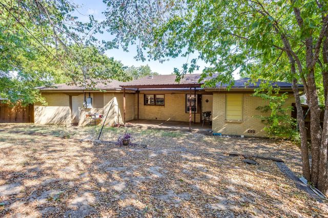 1325 W Water Street, Weatherford, TX 76086