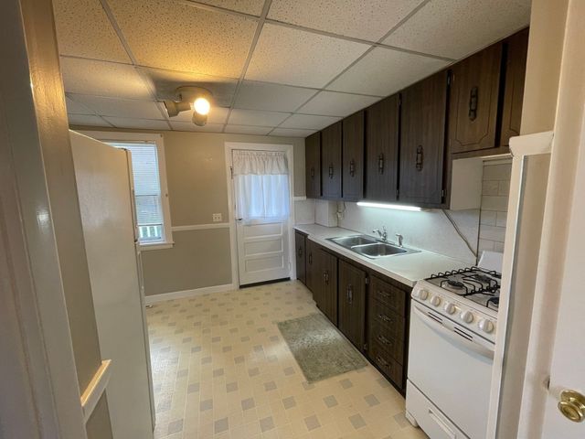 126 Lowell St F, Peabody, MA 01960
