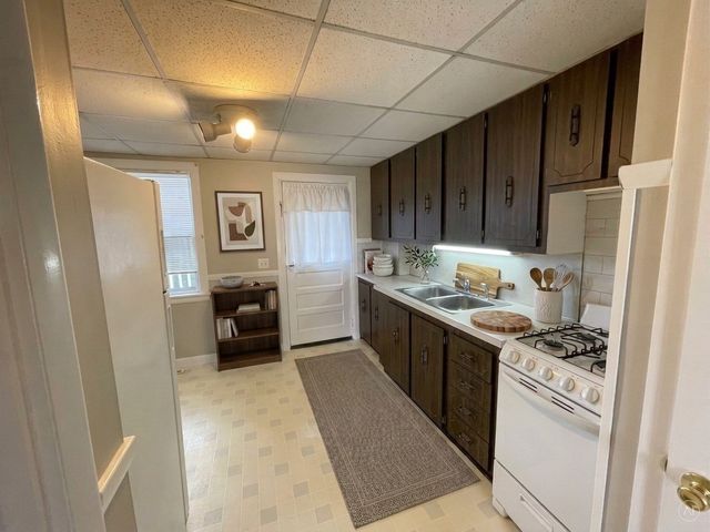 126 Lowell St F, Peabody, MA 01960