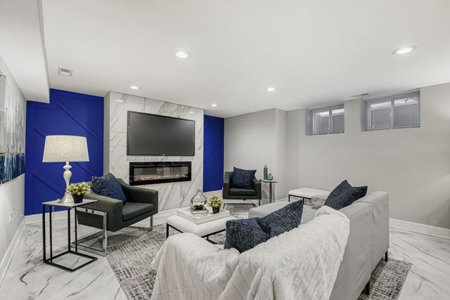 9001 S Claremont Avenue, Chicago, IL 60643