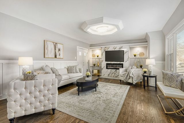 9001 S Claremont Avenue, Chicago, IL 60643