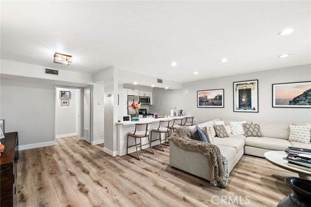 4950 Louise 304, Encino (los Angeles), CA 91316