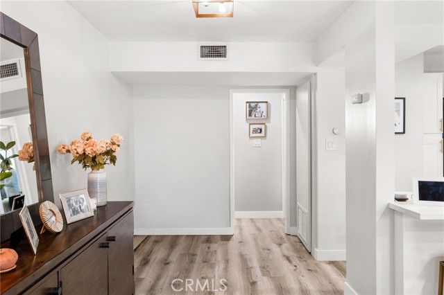 4950 Louise 304, Encino (los Angeles), CA 91316