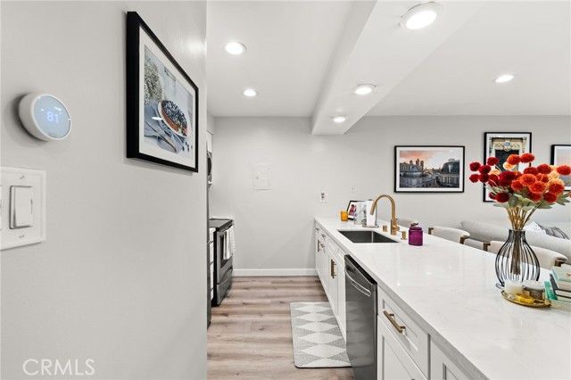 4950 Louise 304, Encino (los Angeles), CA 91316