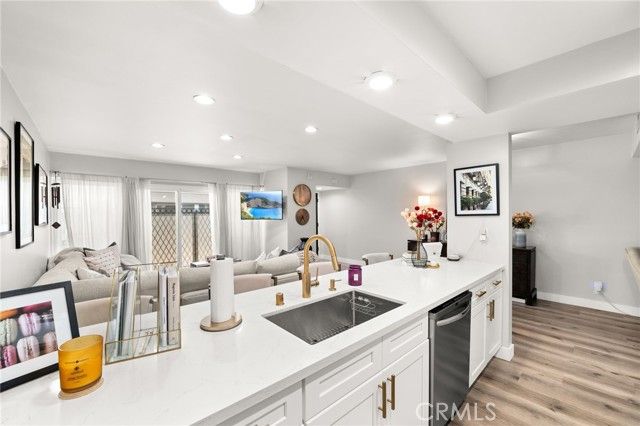 4950 Louise 304, Encino (los Angeles), CA 91316