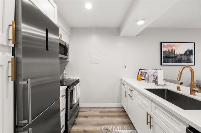 4950 Louise 304, Encino (los Angeles), CA 91316