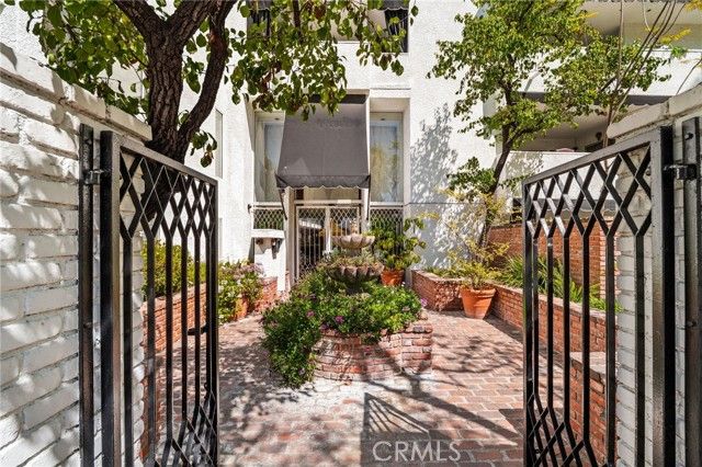 4950 Louise 304, Encino (los Angeles), CA 91316