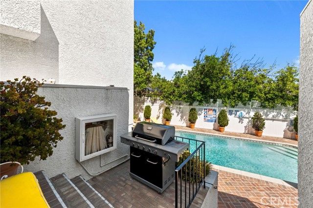 4950 Louise 304, Encino (los Angeles), CA 91316