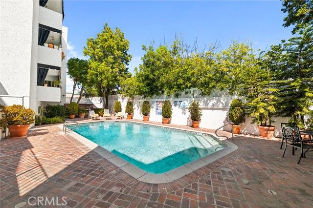 4950 Louise 304, Encino (los Angeles), CA 91316