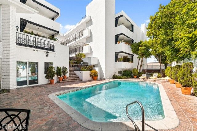 4950 Louise 304, Encino (los Angeles), CA 91316