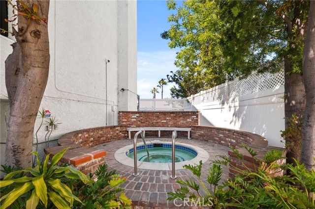 4950 Louise 304, Encino (los Angeles), CA 91316