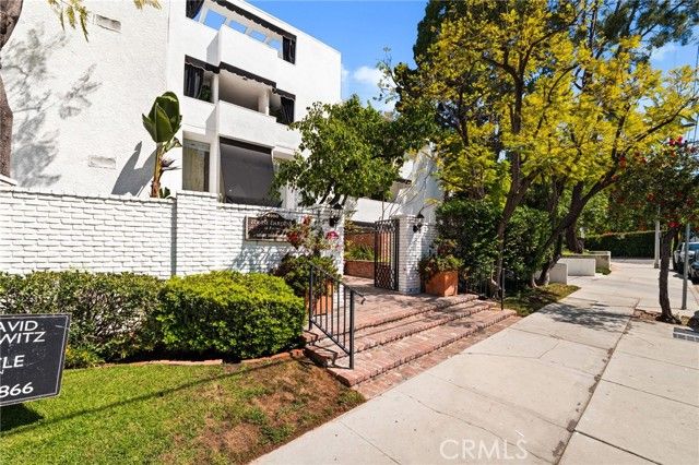 4950 Louise 304, Encino (los Angeles), CA 91316