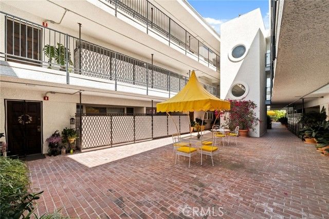 4950 Louise 304, Encino (los Angeles), CA 91316