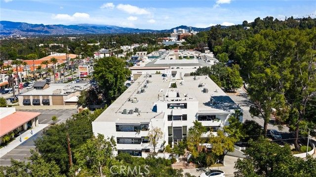 4950 Louise 304, Encino (los Angeles), CA 91316