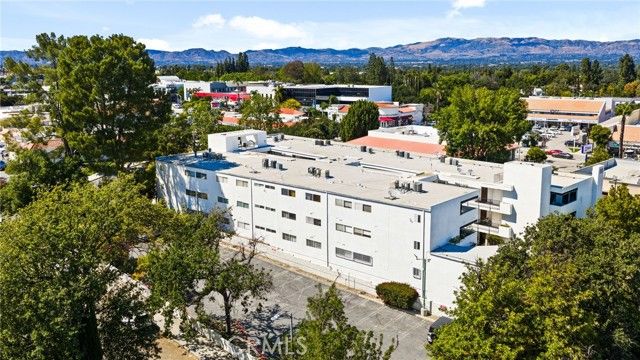 4950 Louise 304, Encino (los Angeles), CA 91316