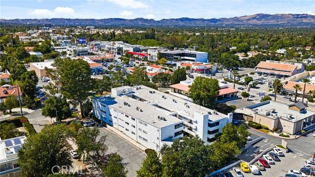 4950 Louise 304, Encino (los Angeles), CA 91316