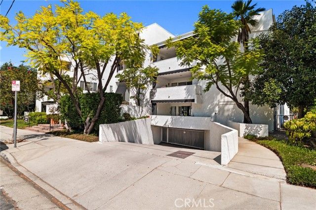 4950 Louise 304, Encino (los Angeles), CA 91316