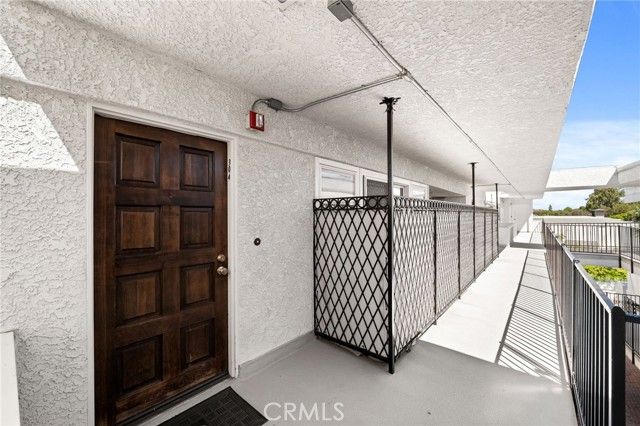 4950 Louise 304, Encino (los Angeles), CA 91316