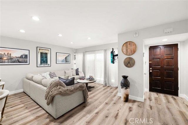 4950 Louise 304, Encino (los Angeles), CA 91316