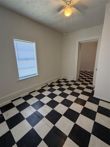 1214 14th Street, Galveston, TX 77550