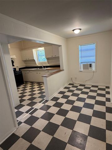 1214 14th Street, Galveston, TX 77550