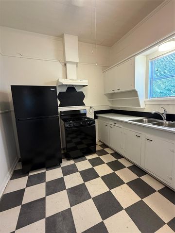 1214 14th Street, Galveston, TX 77550
