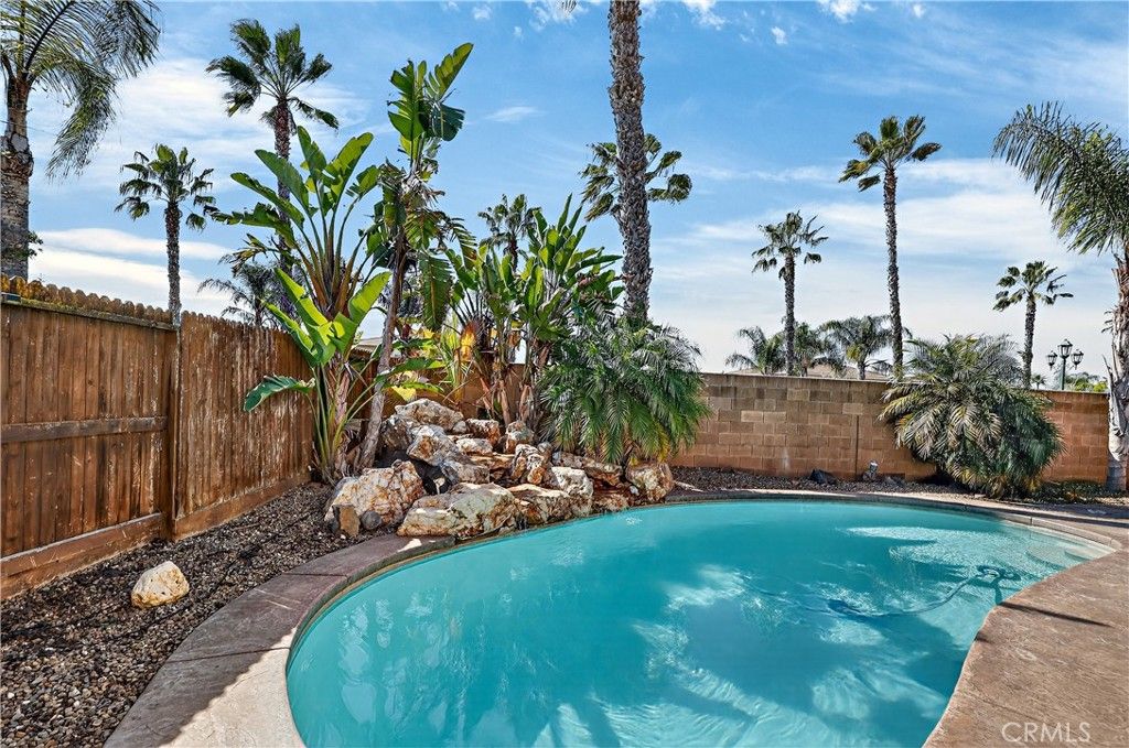 Image 2 of property listing at 11437 Mirage Drive, Chowchilla, CA 93610