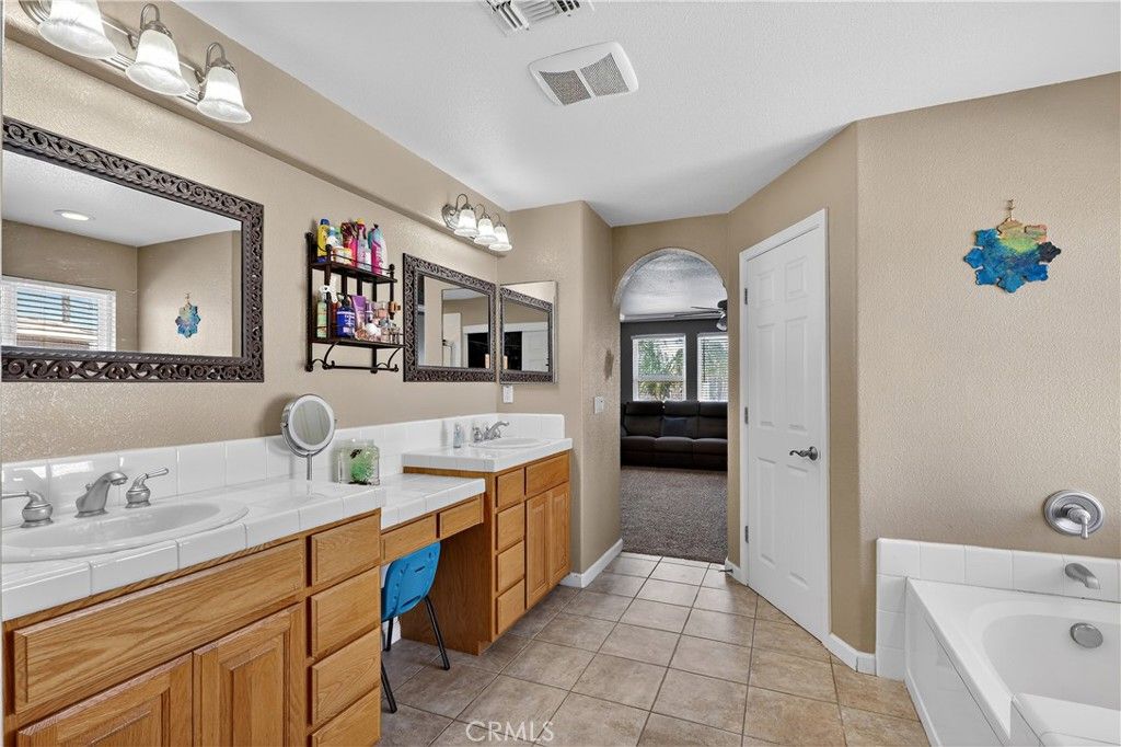 Image 27 of property listing at 11437 Mirage Drive, Chowchilla, CA 93610