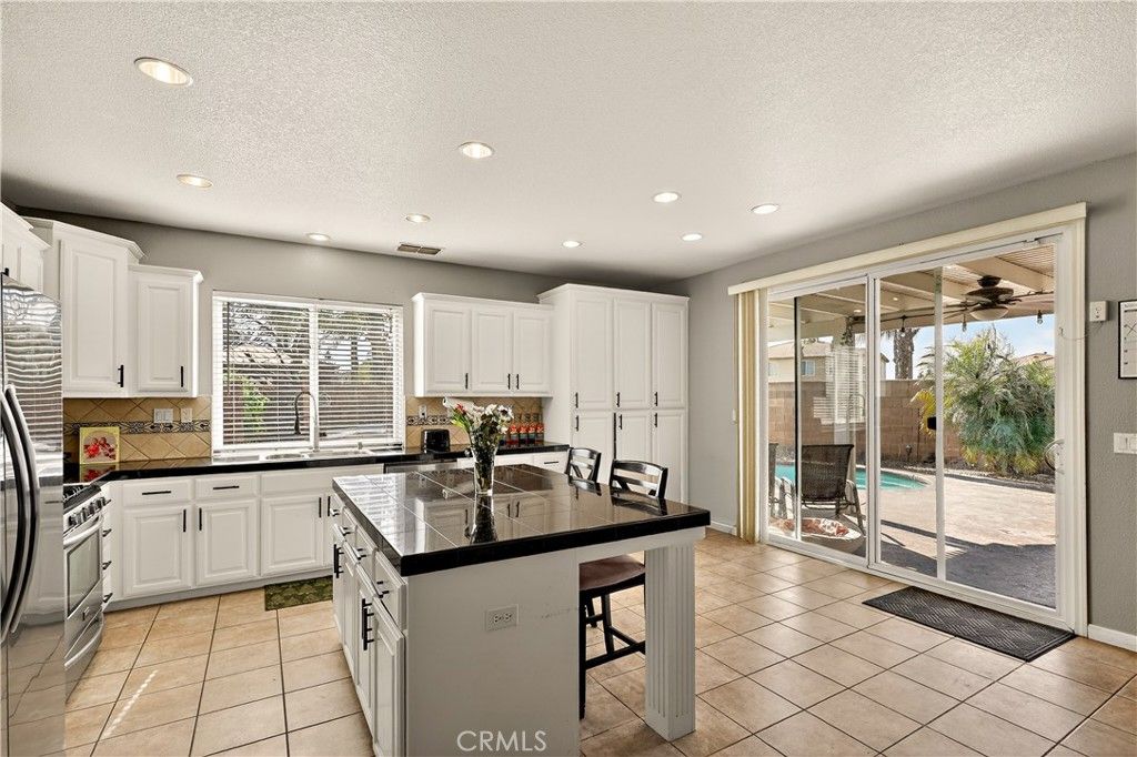 Image 4 of property listing at 11437 Mirage Drive, Chowchilla, CA 93610