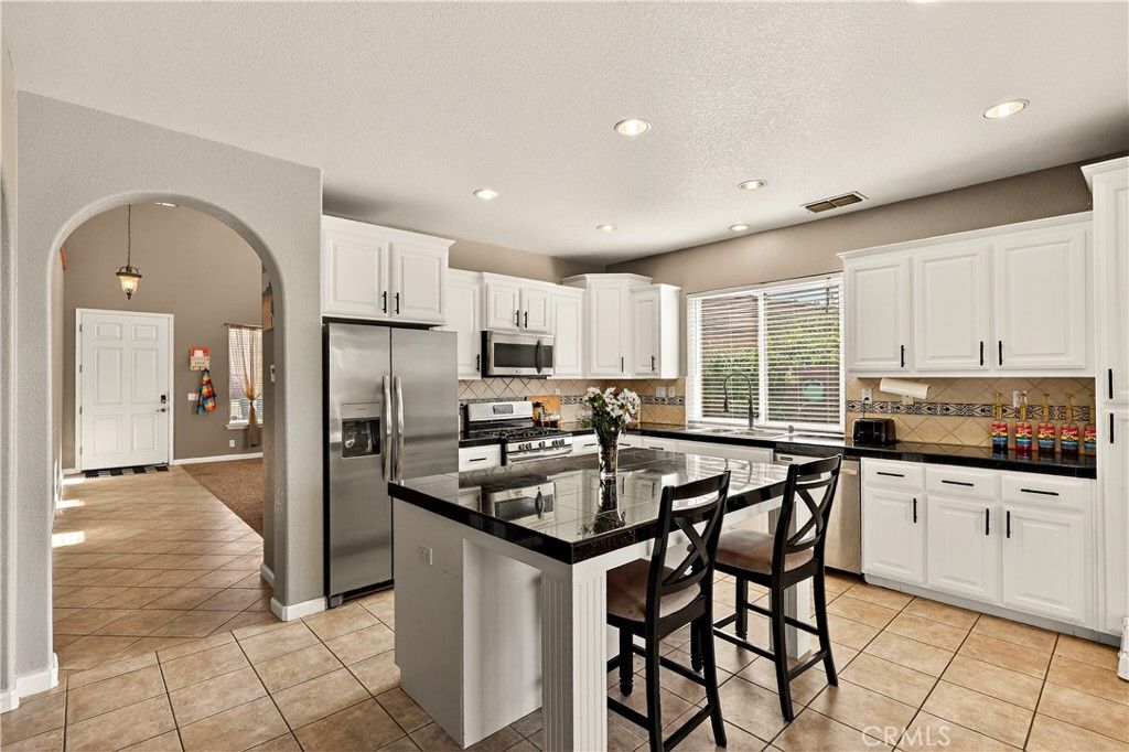 Image 9 of property listing at 11437 Mirage Drive, Chowchilla, CA 93610