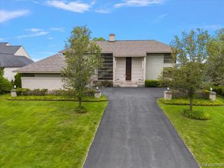 3468 Pine Estates Drive, West Bloomfield, MI 48323