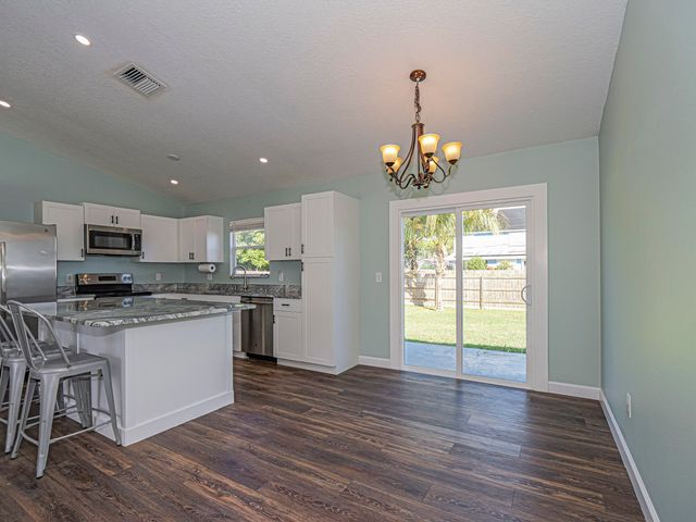 756 18th Place SW, Vero Beach, FL 32962