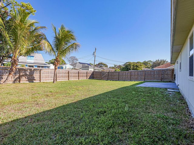 756 18th Place SW, Vero Beach, FL 32962