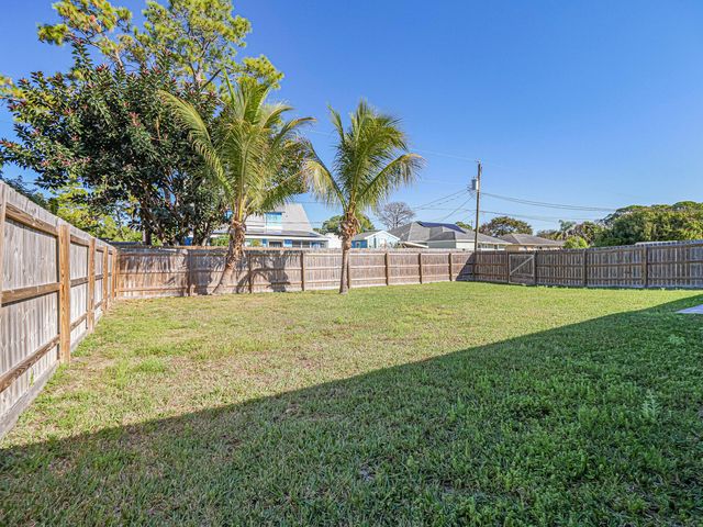 756 18th Place SW, Vero Beach, FL 32962